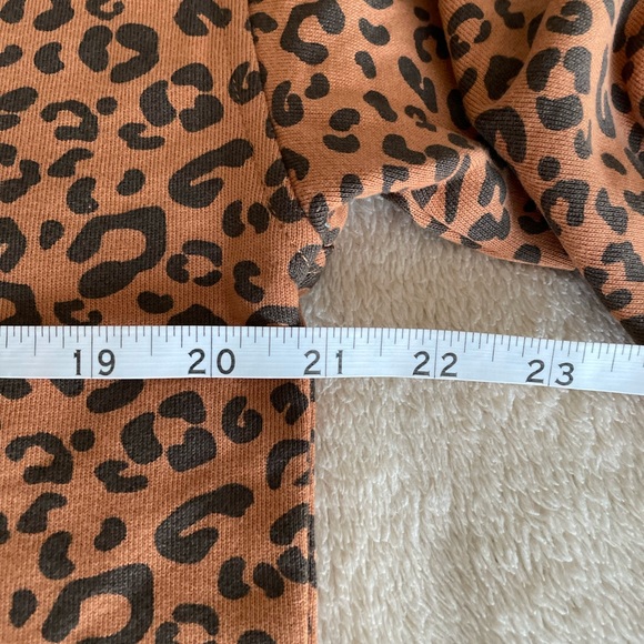 Blank NYC Cheetah Crop Sweater - Size S - Picture 8 of 12